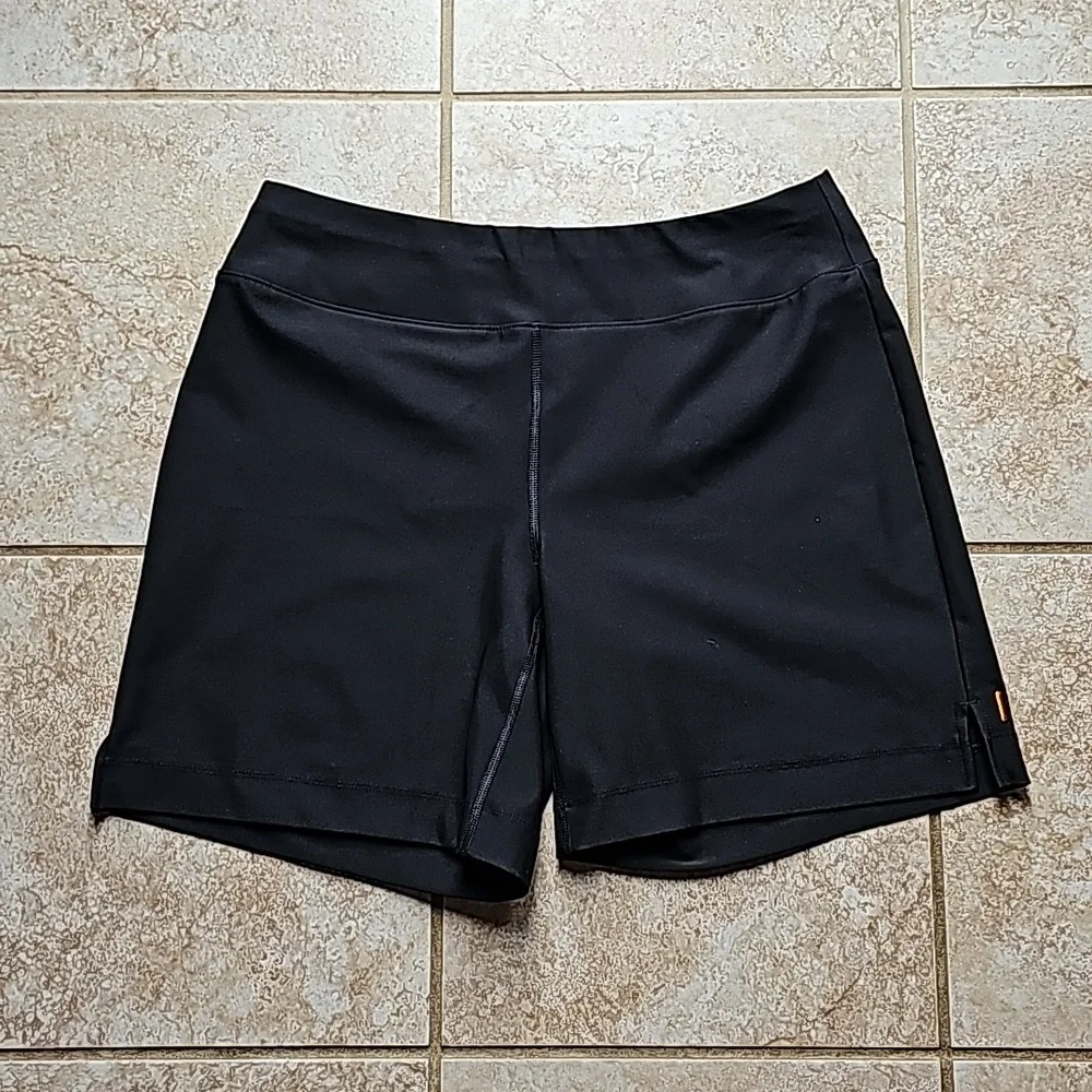 Lucy Tech Shorts - Picture 1 of 9